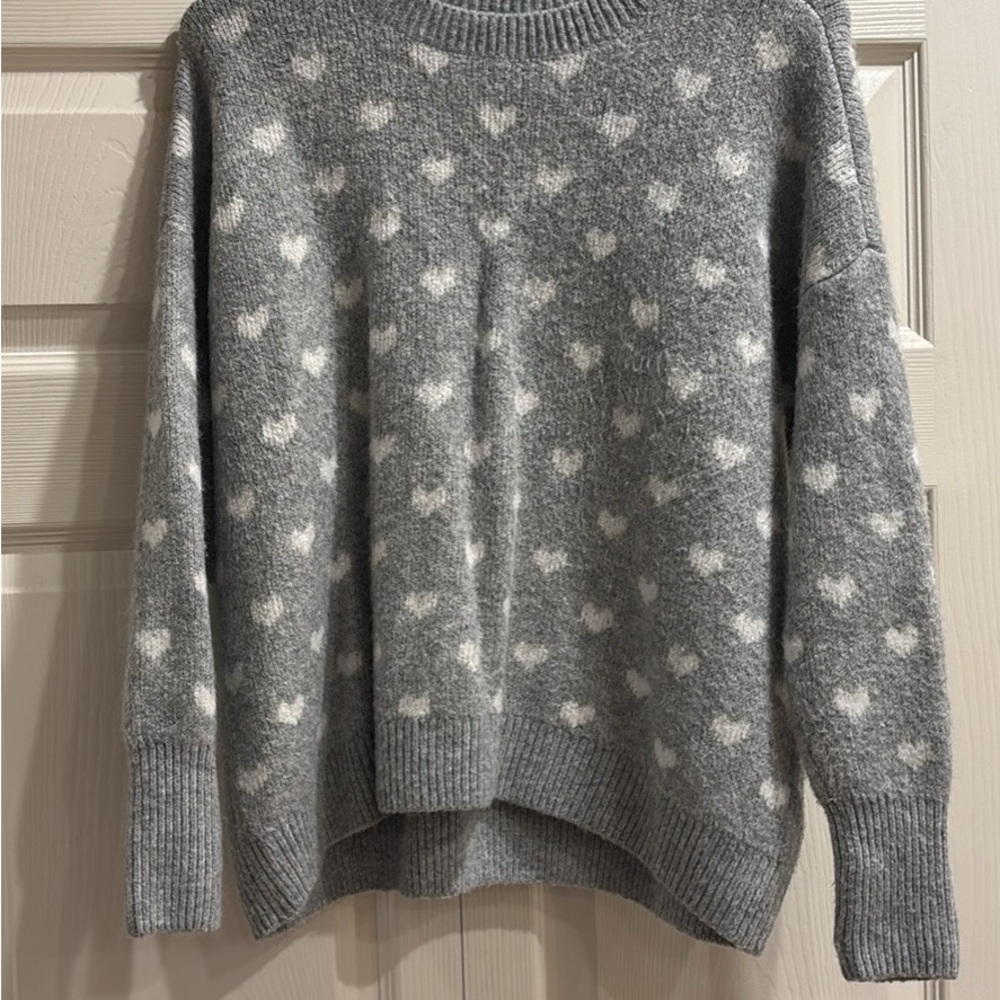 Vince Camuto Gray and White Heart Sweater